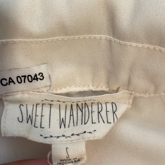 White shirt - Picture 4 of 7